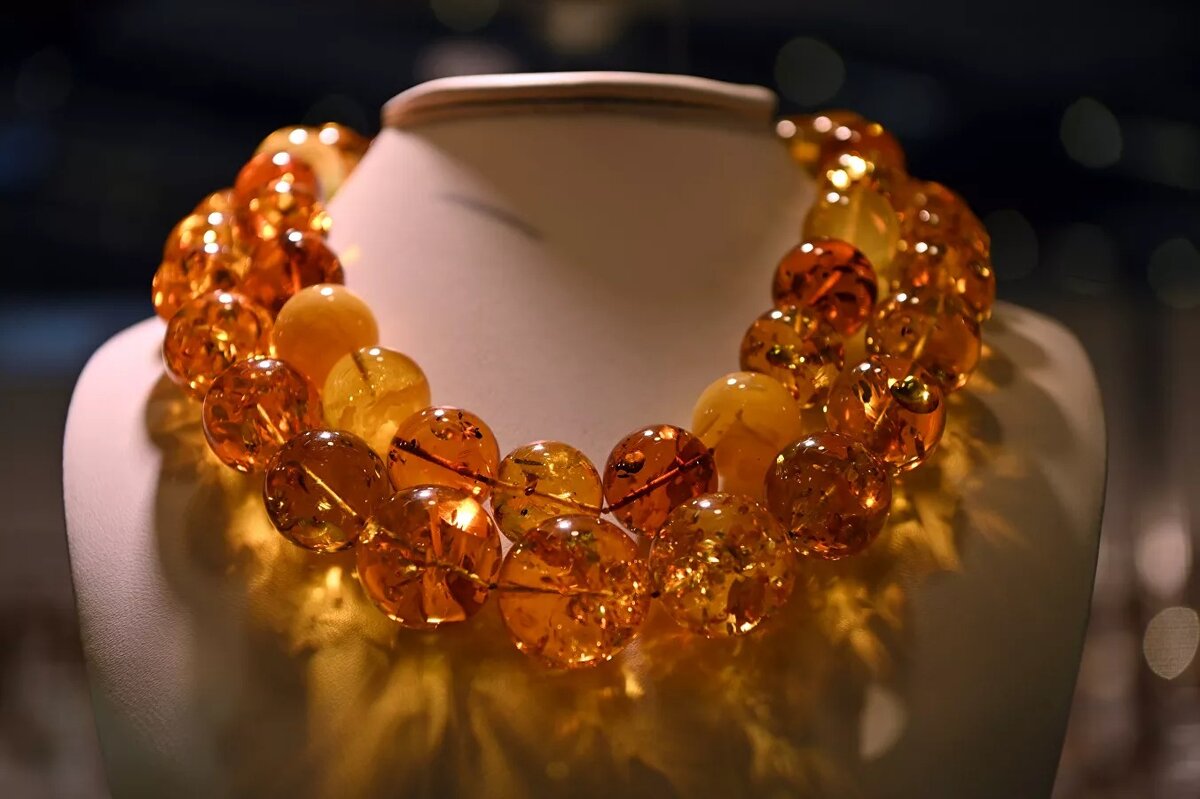 Из всех экспонатов выставки порядка 60 процентов были из янтаря