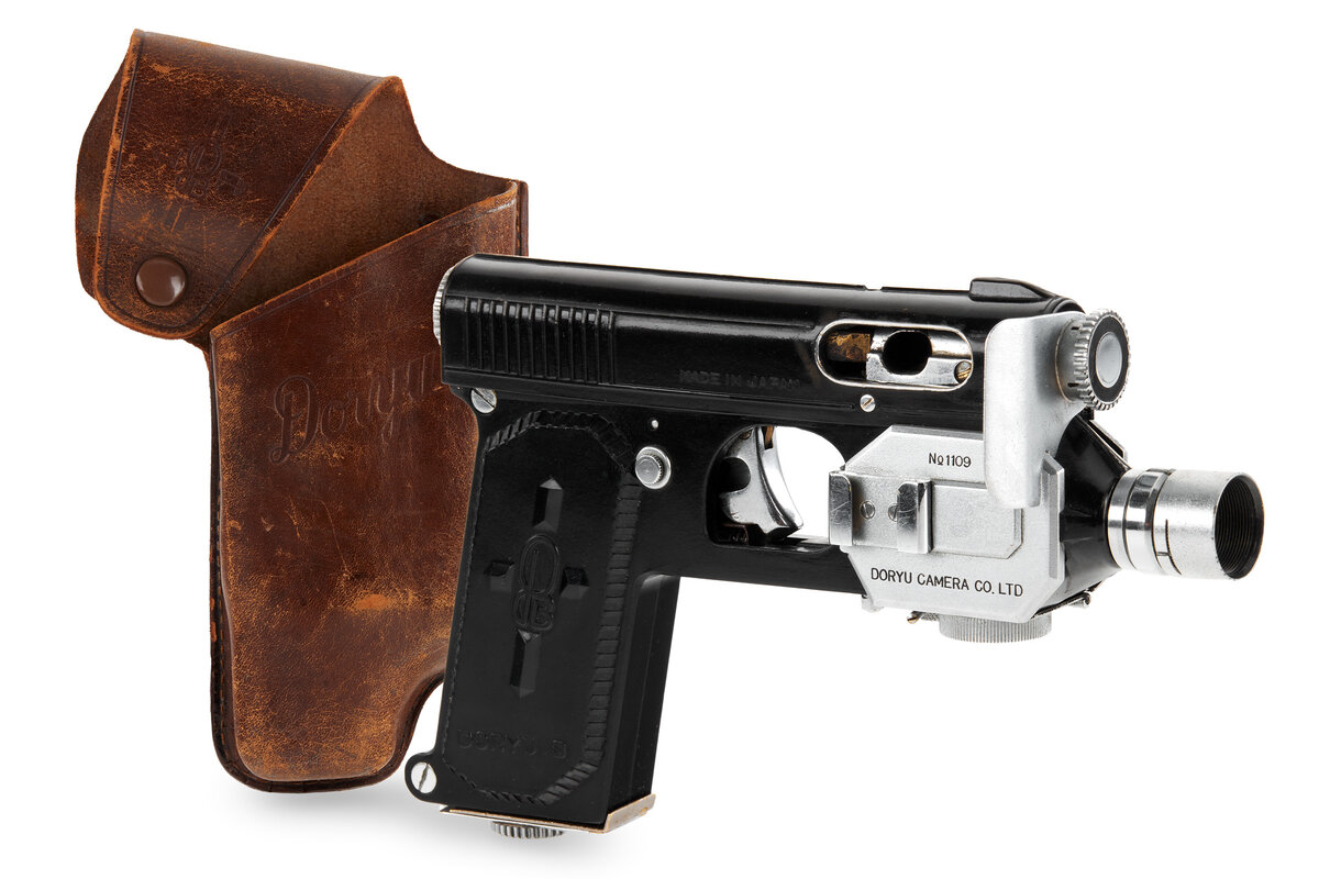 Weapon camera. Фотоаппарат пистолет. Пистолет с фотоаппаратом 1938. Револьвер с фотоаппаратом. Фоторужье из картона.