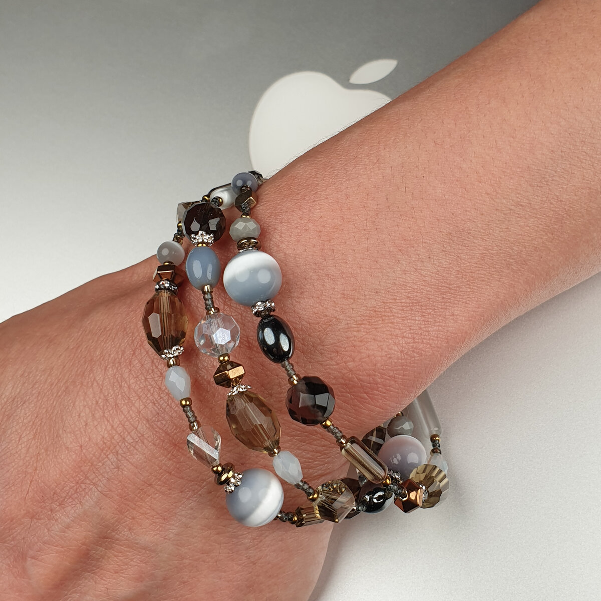 Браслет "Луна" от дизайнера Дианы Савицкой это классическое и в тоже время особенное украшения - Главная задача показать законченную композицию камней, передающую: роскошь, строгость, или романтичность, а самое главное женственность!