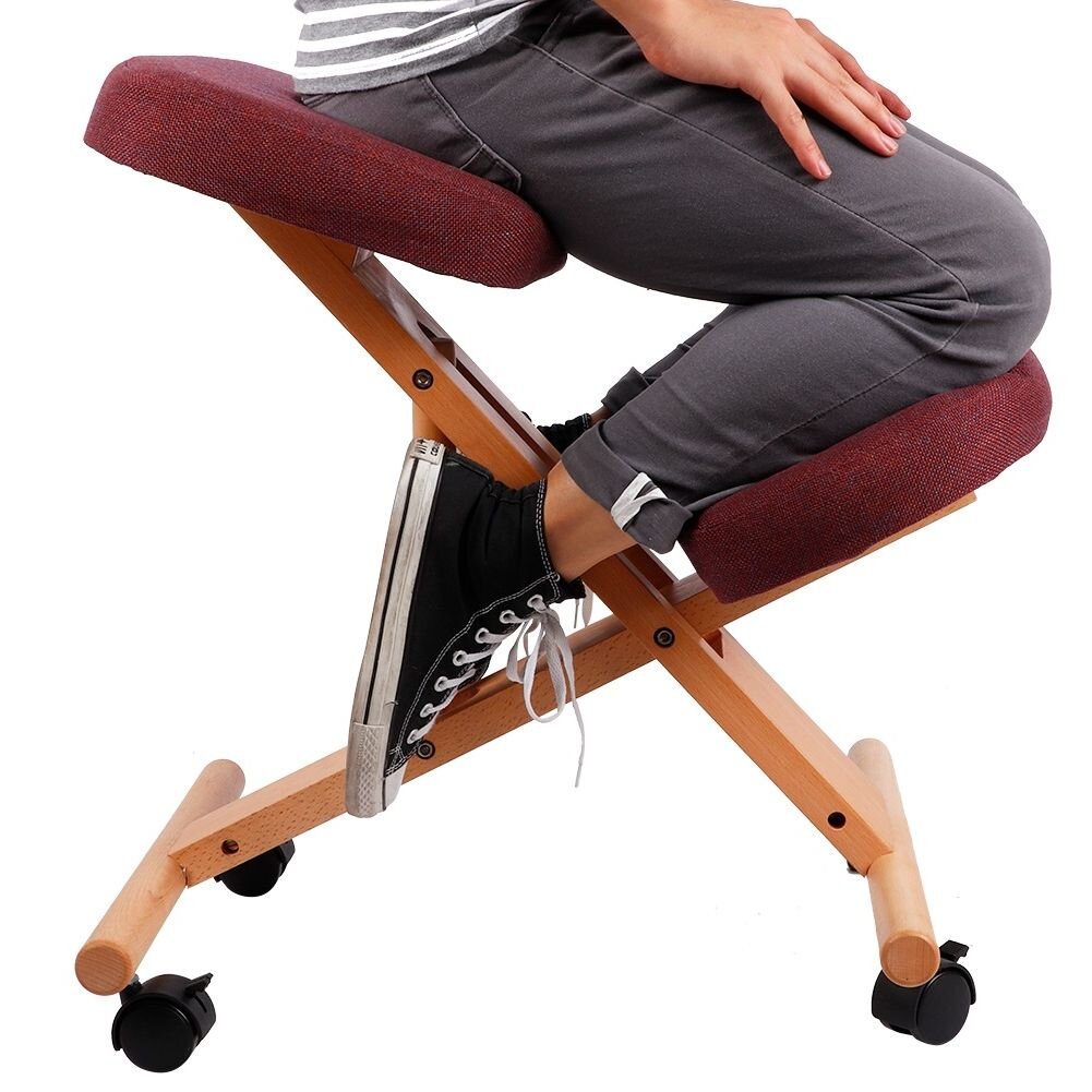 Коленный стул помогает сохранять осанку