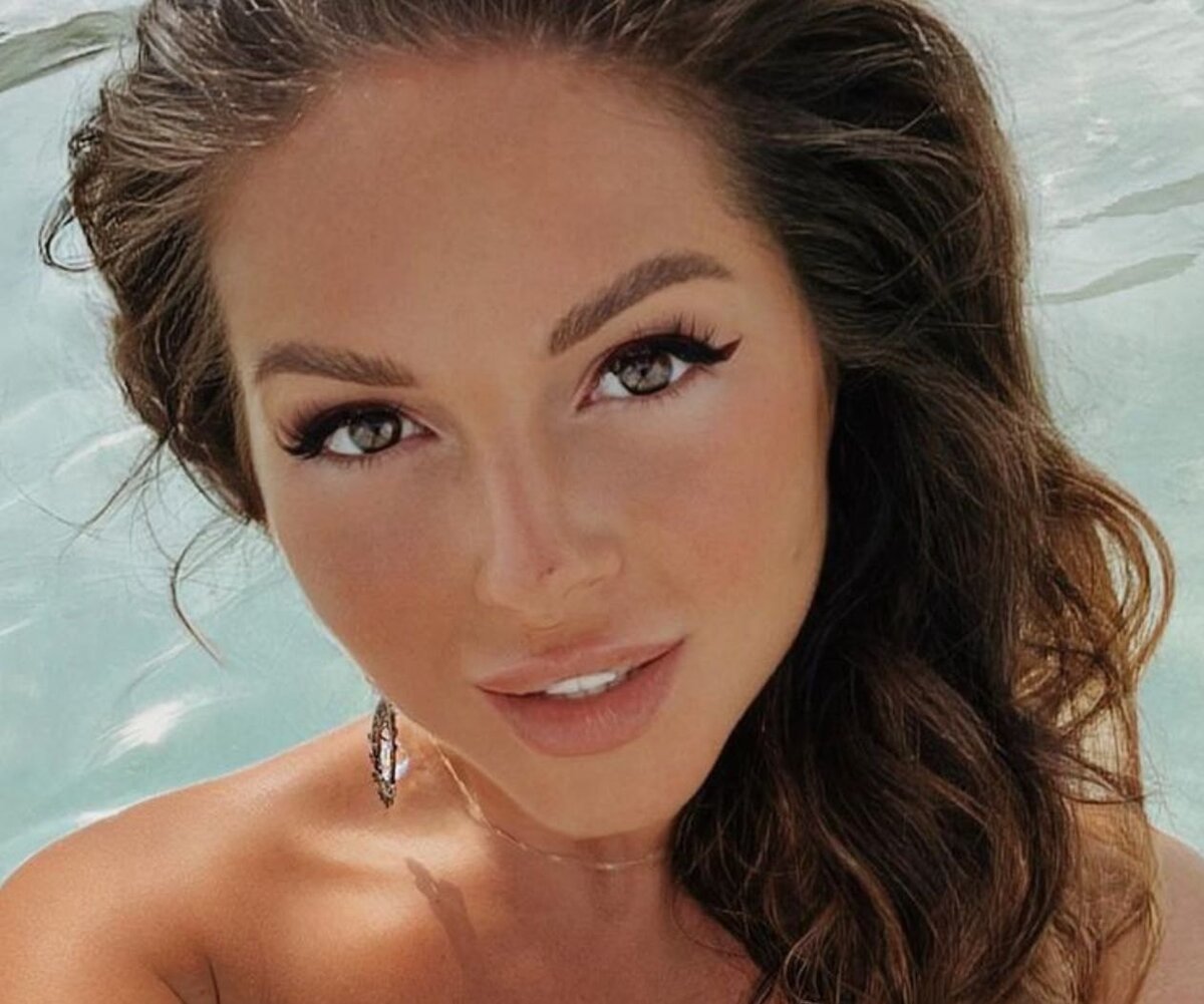     «Зона растяжек. Зрелище не для слабонервных»: Нюша показала, как выглядит ее живот после родов