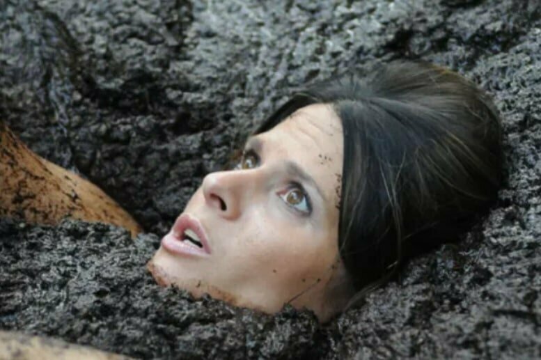 Quicksand girl. Невеста в болоте. Девочка в болоте Quicksand 2.