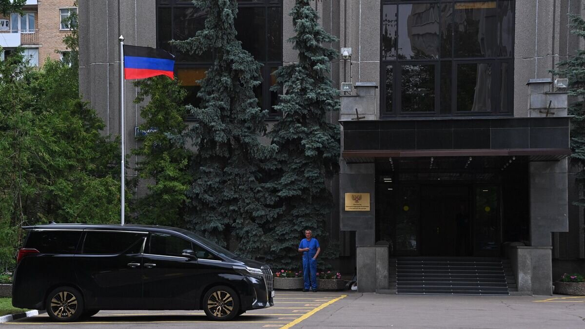    Здание посольства Донецкой народной республики в Грохольском переулке в Москве© РИА Новости / Евгений Одиноков