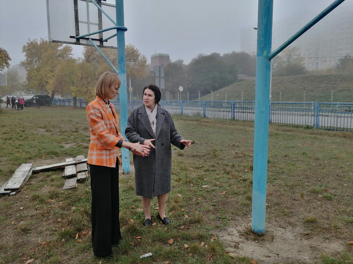 депутат ЗСК Светлана Ангальт и директор школы 95 Пасичник Инна - работа в округе