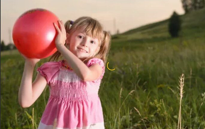 девочка с мячиком