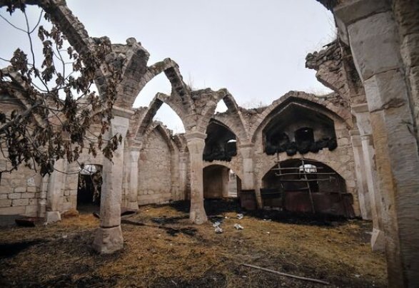 Армения оставила после себя в  Карабахе разрушенное историческое наследие азербайджанцев, проще говоря  культуроцид. ЮНЕСКО разводит руками