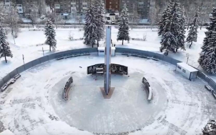    Видео: строители показали процесс возведения стелы «Ижевск – город трудовой доблести»