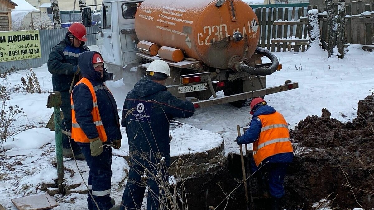     Стала известна причина аварии на сетях холодного водоснабжения в Глазове, из-за которой без воды остались полсотни домов и четыре пожарных гидранта