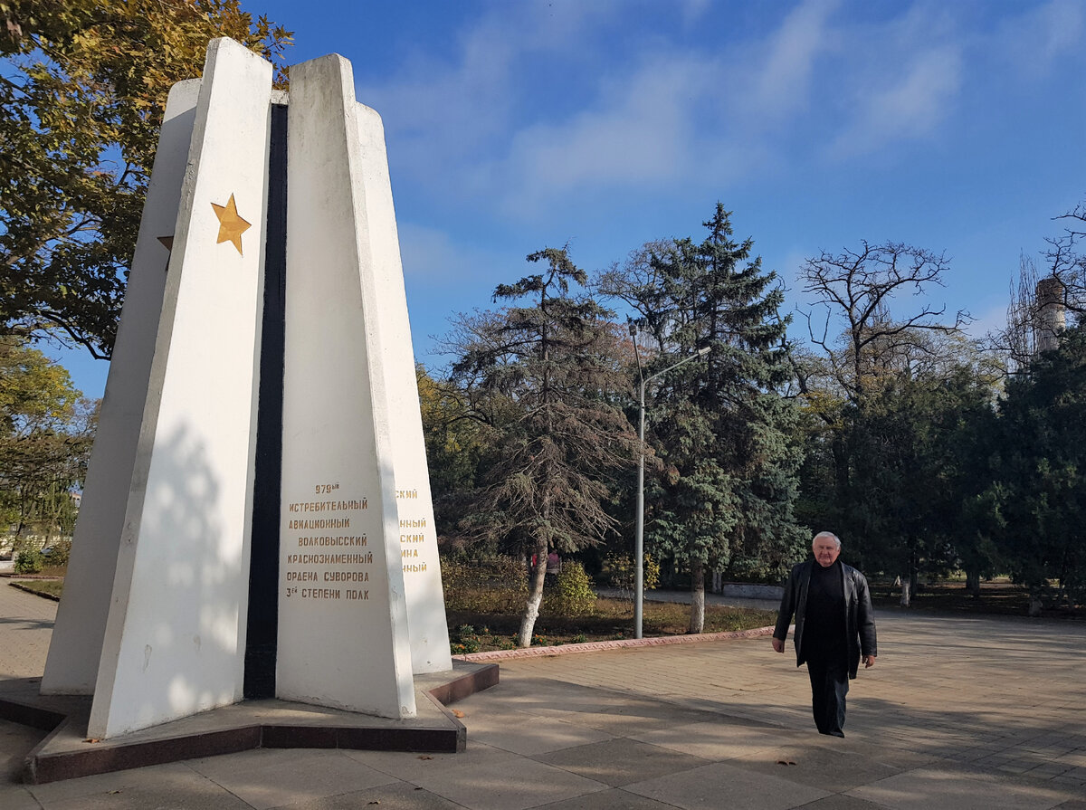 Керчь. Памятник летчикам. Николай Васильевич Юрин. Фото автора. 