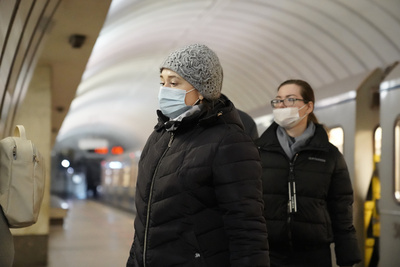    Пассажиры в масках в метро ©Пелагия Тихонова РИАМО