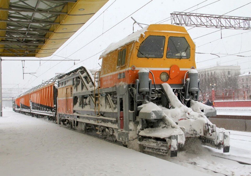     Плохая погода создает сложности в движении поездов. Фото: rw.by