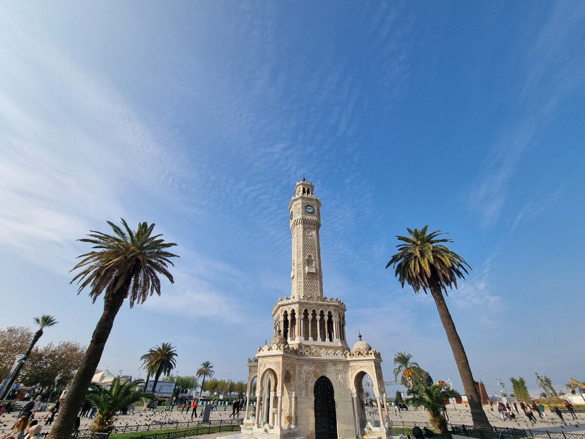 Турция. Измир. Район Конак и одноименная площадь. Часовая башня (Saat Kulesi)