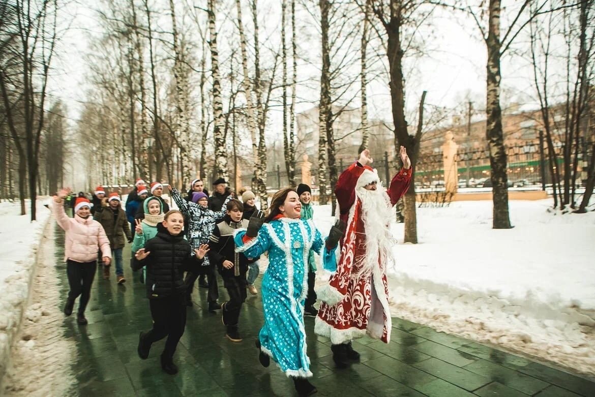 Дед Мороз и Снегурочка возглавили спортивный забег в Нижнем Новгороде |  Нижегородская правда | Дзен