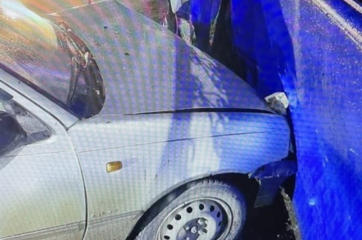    Под Воронежем пьяная 15-летняя девушка на папином авто протаранила забор