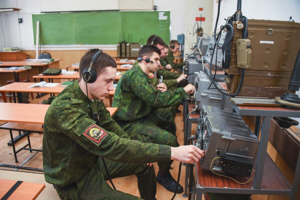 для проведения занятий в полку оборудуются