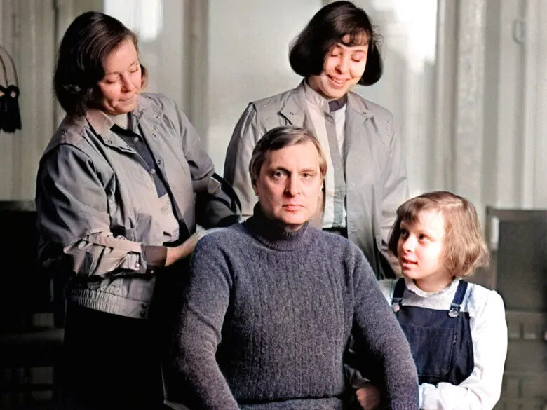 Олег Басилашвили с семьёй