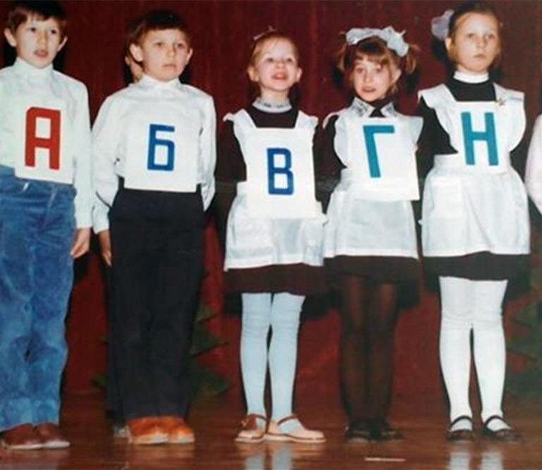 Мария - первая справа