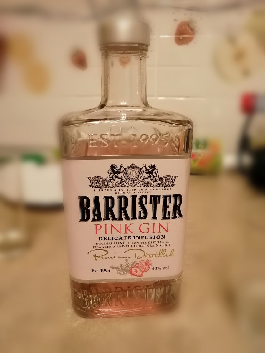 Джин barrister отзывы. Джин Барристер Пинк. Barrister Джин Pink Gin. Барристер розовый. Джин в розовой бутылке.