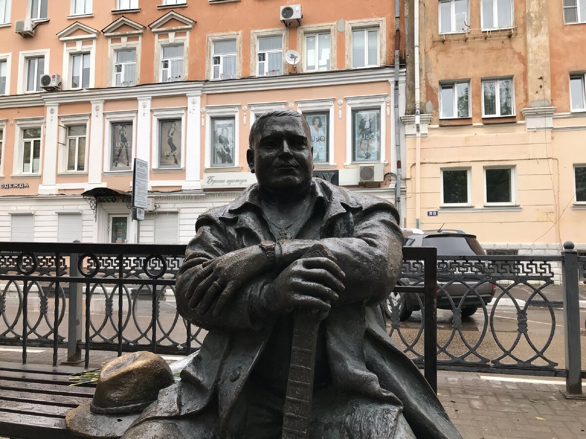 Памятник Михаилу Кругу.