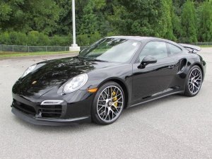Спортивный автомобиль производства немецкой компании Porsche AG в кузове двухдверное купе или кабриолет на его основе, в разных поколениях производящегося с 1964 года по наши дни. Индекс 911 изначально не планировался для вневременного обозначения разных поколений одного автомобиля, и был не более чем одним из множества подобных в сквозной трёхзначной внутризаводской нумерации всех моделей Porsche, присвоенным вполне конкретной модели 1964 года.
Интересный факт: Порше 911 пришёл на замену Порше 356 и стал третьей машиной компании Dr. Ing. h.c. F. Porsche GmbH