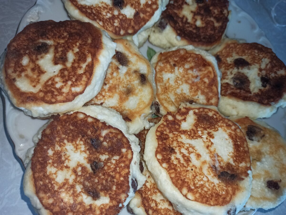 Очень аппетитные, вкусные и пышные творожные сырники - блюдо детства.