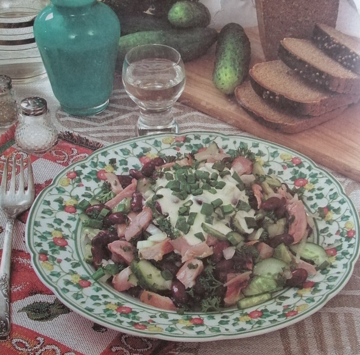 Консервированную фасоль нельзя долго хранить в открытой банке.