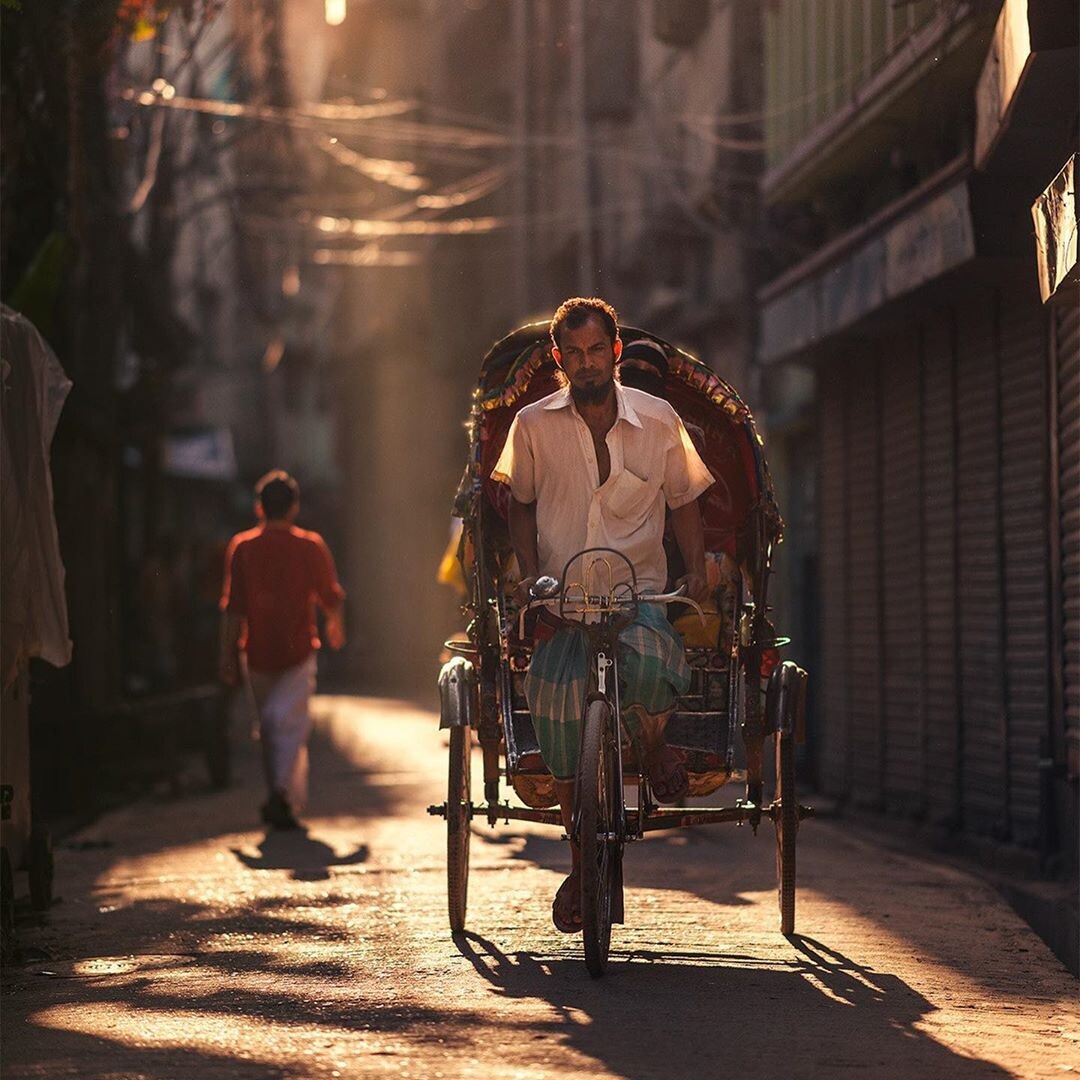 Красота и хаос с улиц Дакки 📍