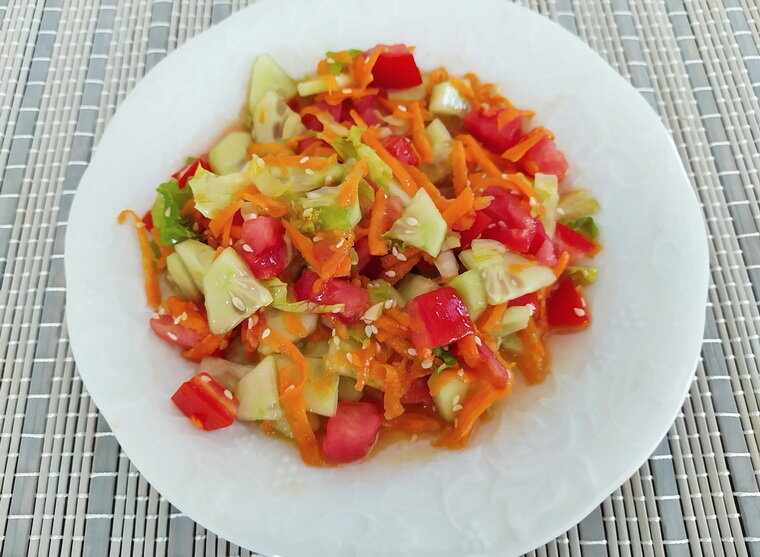 Салат очень быстрый, аккуратный и вкусный.
