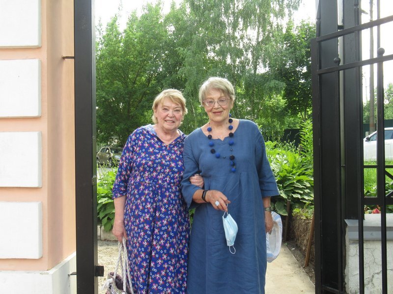 На выходе из храма. Фото: "Женщина после 50"