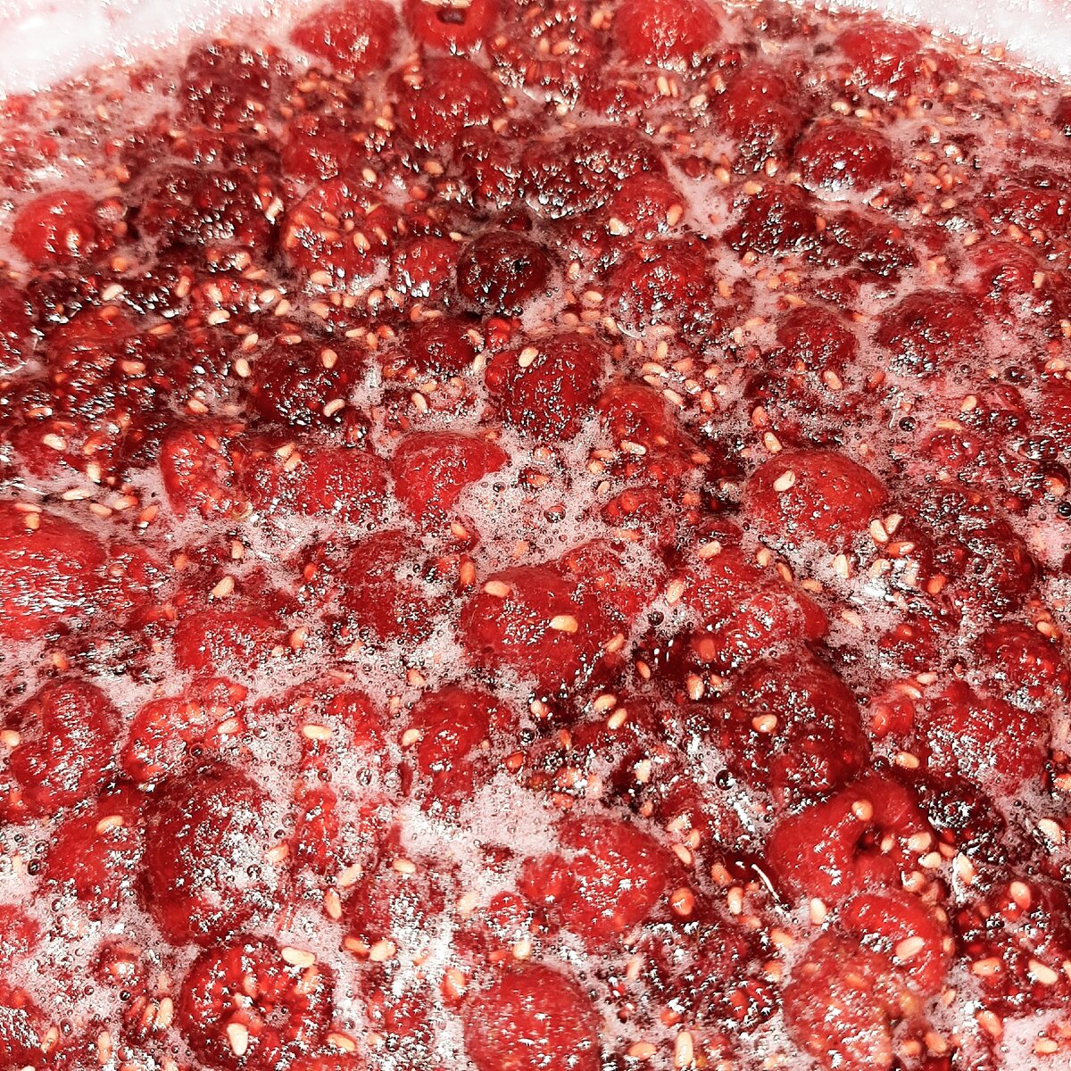 Варенье из малины, его много не бывает