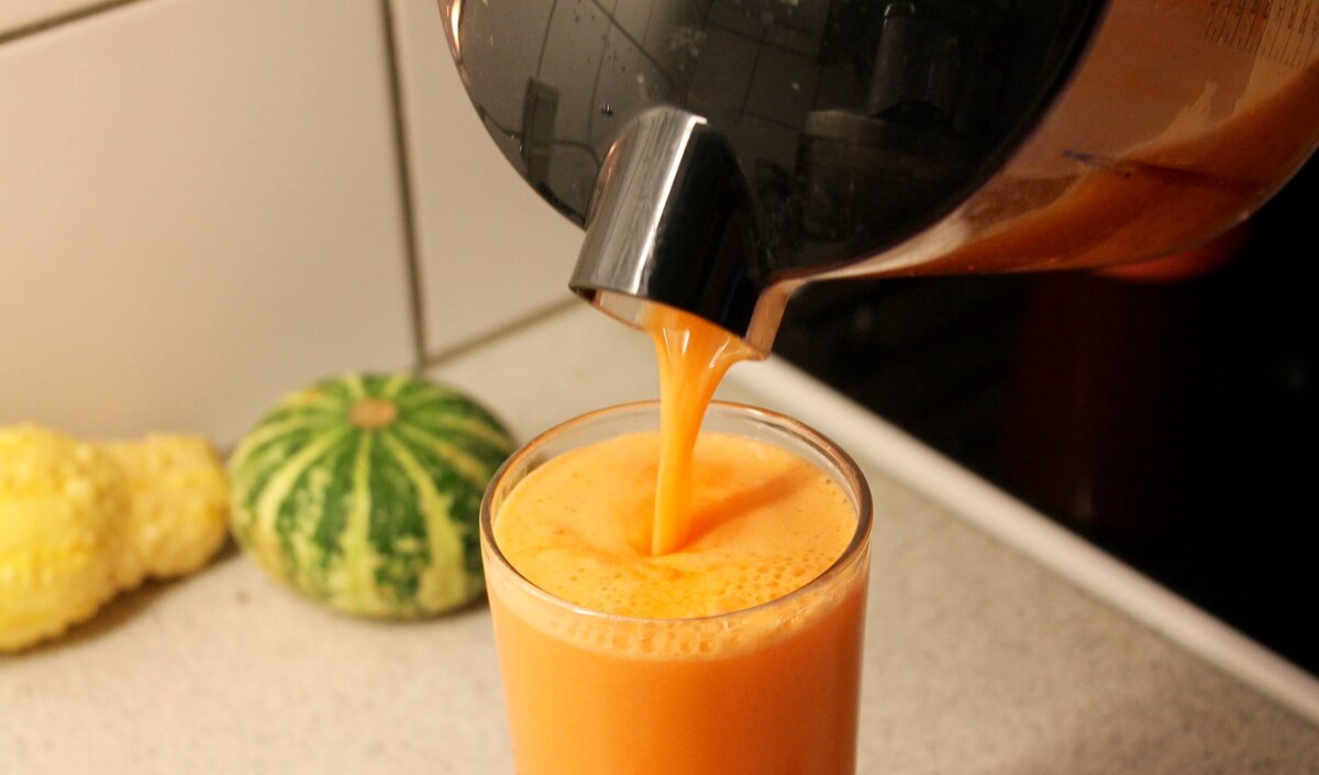 Источник: http://www.juicepulse.com/2015/11/01/got-a-halloween-hangover-this-homemade-carrot-juice-cures-it/