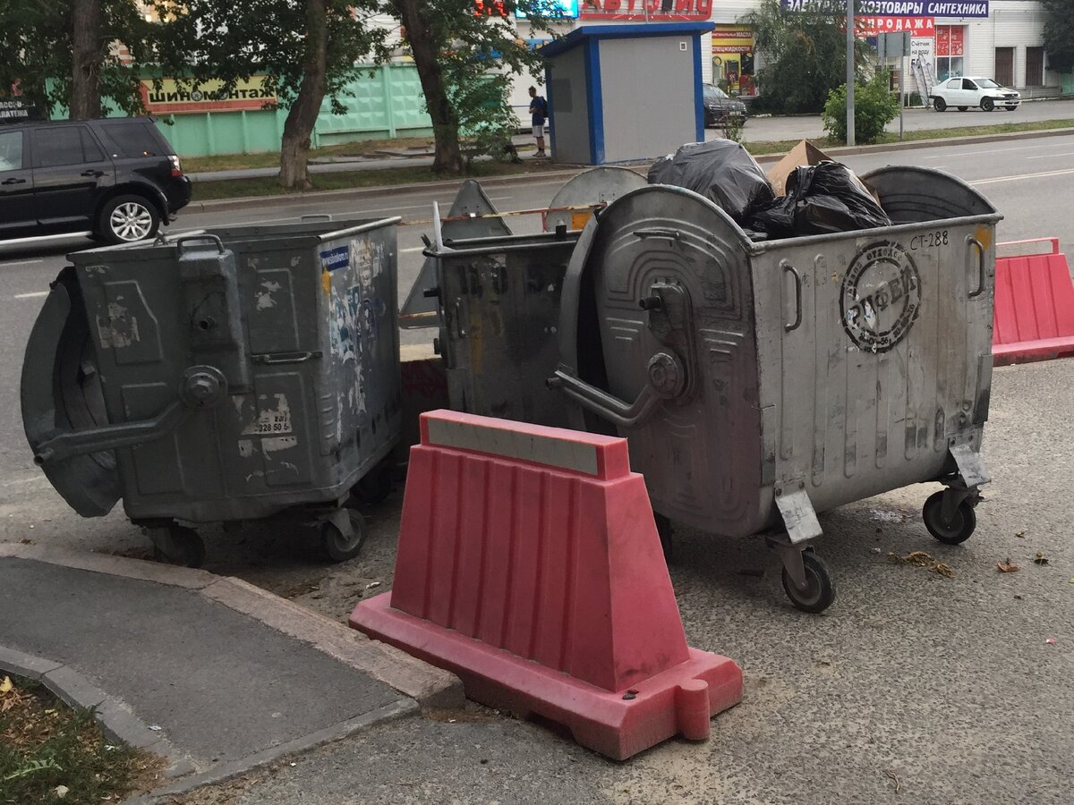 Мусорные контейнеры в Тюмени выглядят симпатично.