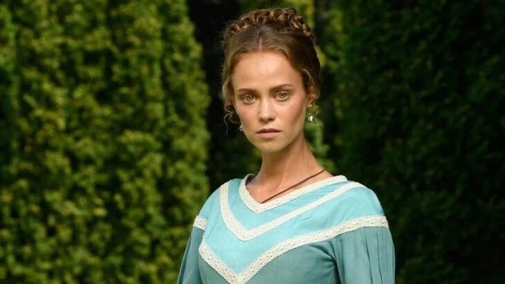 Кадр из сериала "Крепостная"