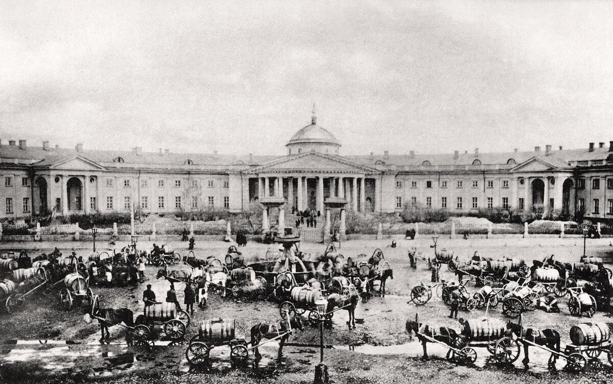 Шереметьевский водоразборный фонтан недалеко от Сухаревой башни, которая тоже, кстати, после 1829 года стала водонапорной 