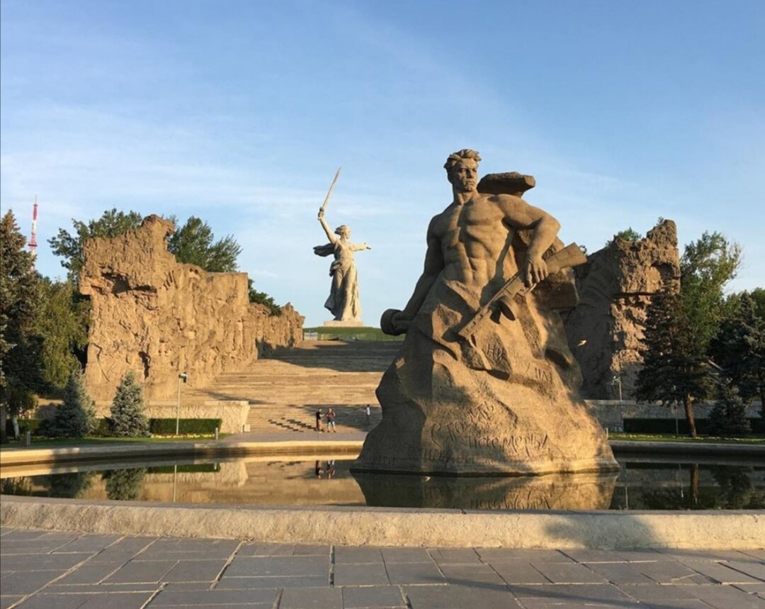 Мамаев курган расположен в городе. Мамаев Курган Волгоград. Мамаев Курган Сталинград Волгоград. Мемориальный комплекс Мамаев Курган. Мамаев Курган Сталинградская битва.