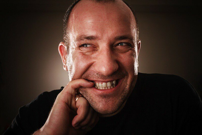 Не томи мем. Обозначение слова лукавый. Значение слова коварный. Злодей мем. Коварный человек это.