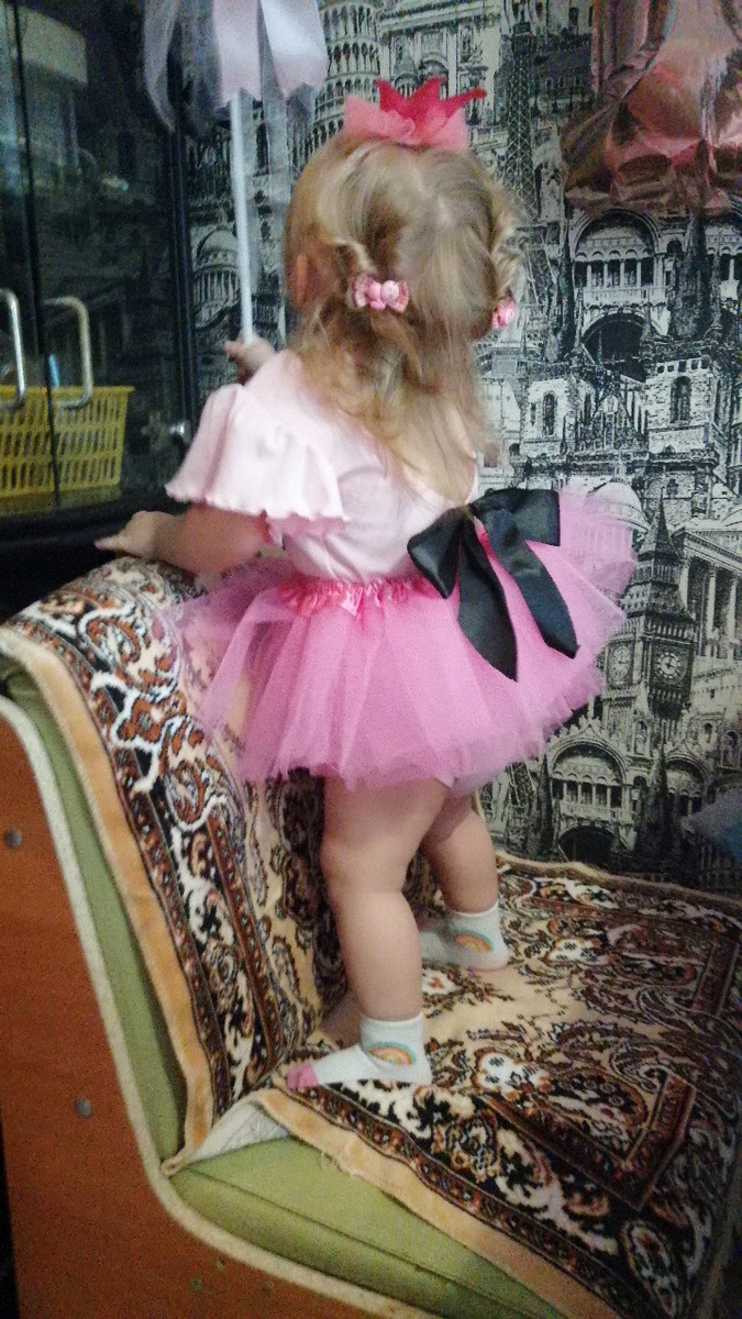 Наряд получился такой, боди заказала в разделе одежда, пачку и корону набором в разделе праздник. 