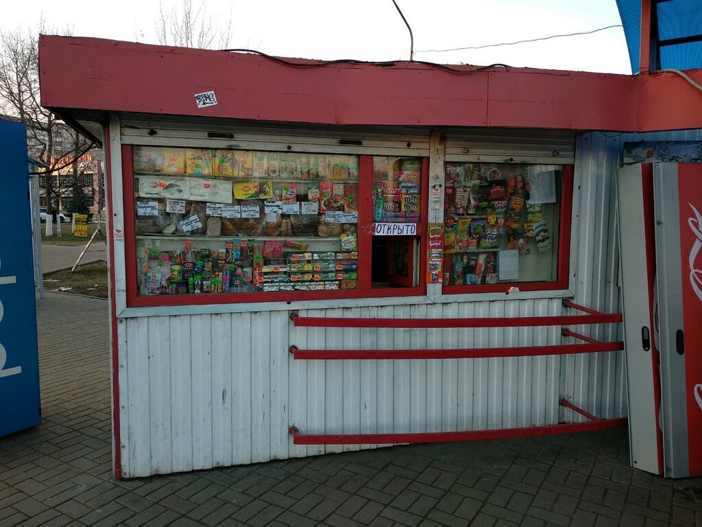 Кто-то открыл такой ларек, потратив на это всего пару дней и уже что-то зарабатывает. Поверь, если я захочу водички и у меня будет вариант купить её тут, или в несуществующем, но очень классном магазине - я куплю её тут.