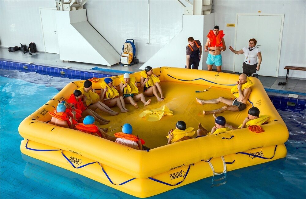 Спасательный плот. Фото из открытых источников