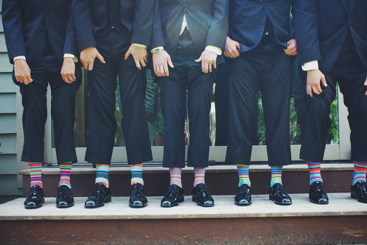 Источник: https://www.pexels.com/photo/business-businessmen-career-colorful-6805/
