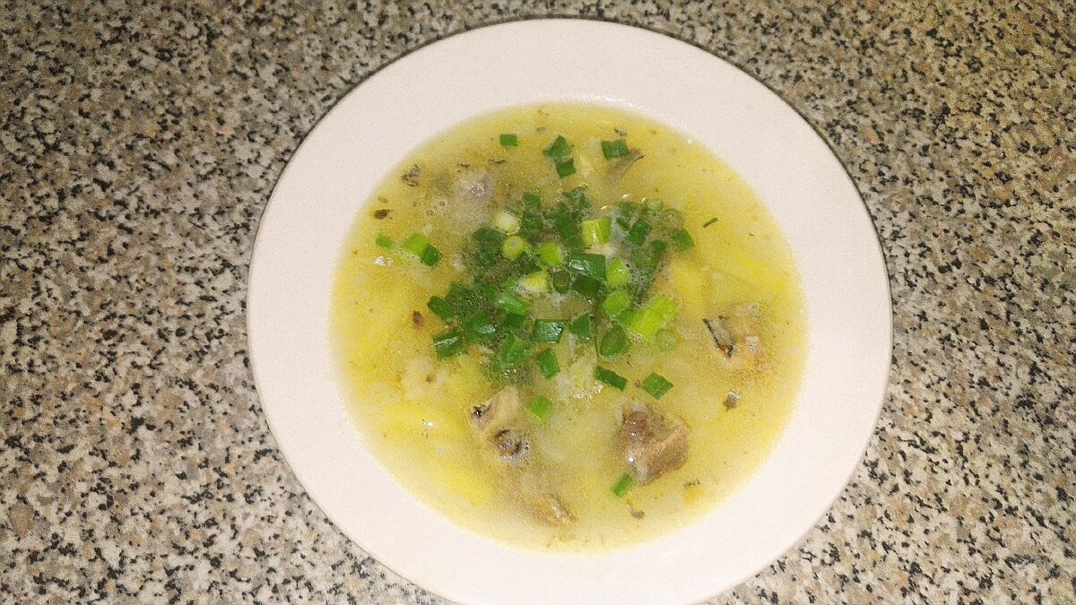 Летом когда надоедает окрошка. Готовлю быстрый супчик. Холодный он очень вкусный. 