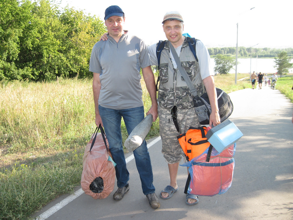Здесь я (справа) ещё без бороды. Она появится в 2015 году.