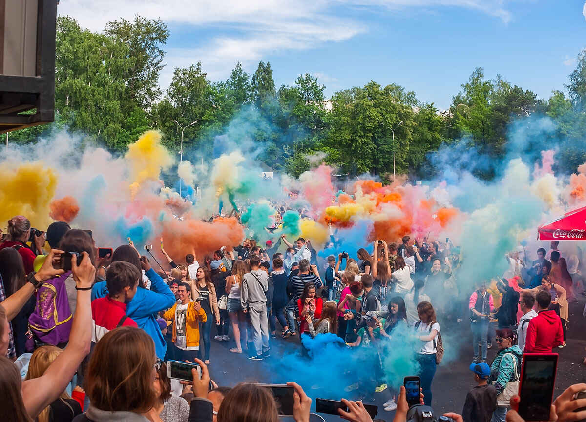 Праздник красок Холи в Центральном парке