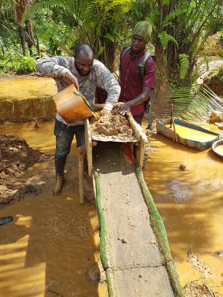 Добыча без использования Мотопомпы все делают руками