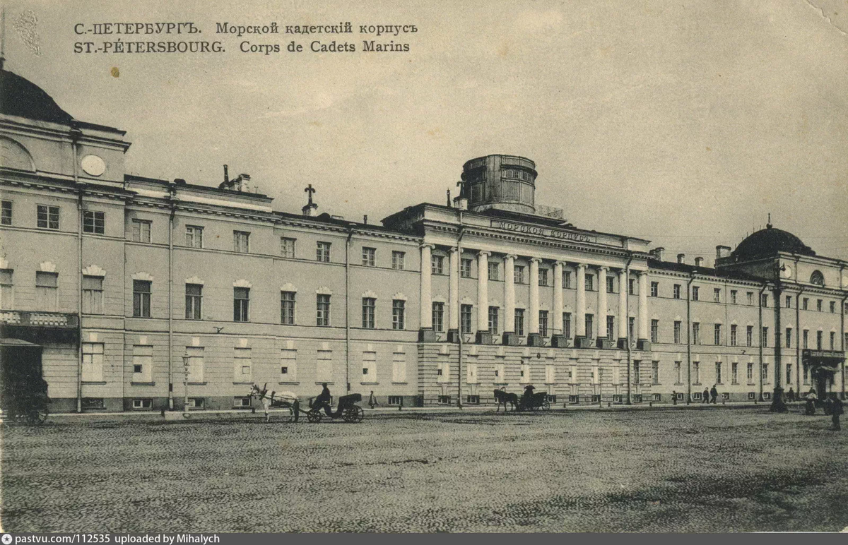 Не Хогвартс, конечно, но тоже учили говорить непонятные простым обывателям вещи и размахивать палками...