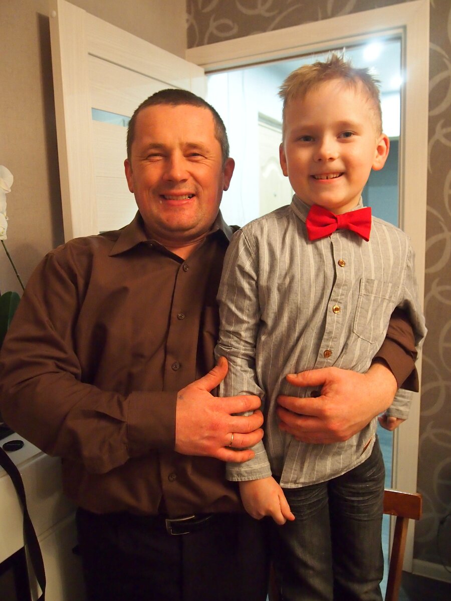 Младший брат со своим отцом. Сразу видно, мечта сбылась ))) Из личного архива