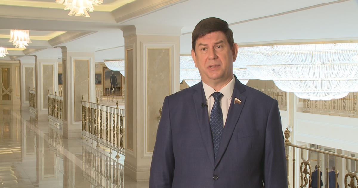Сенатор Виктор Смирнов на интервью
