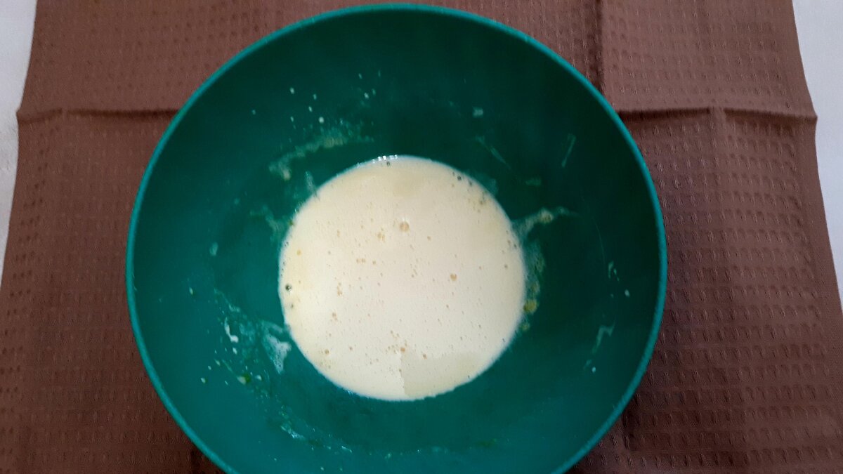 Взбитые желтки с сахаром