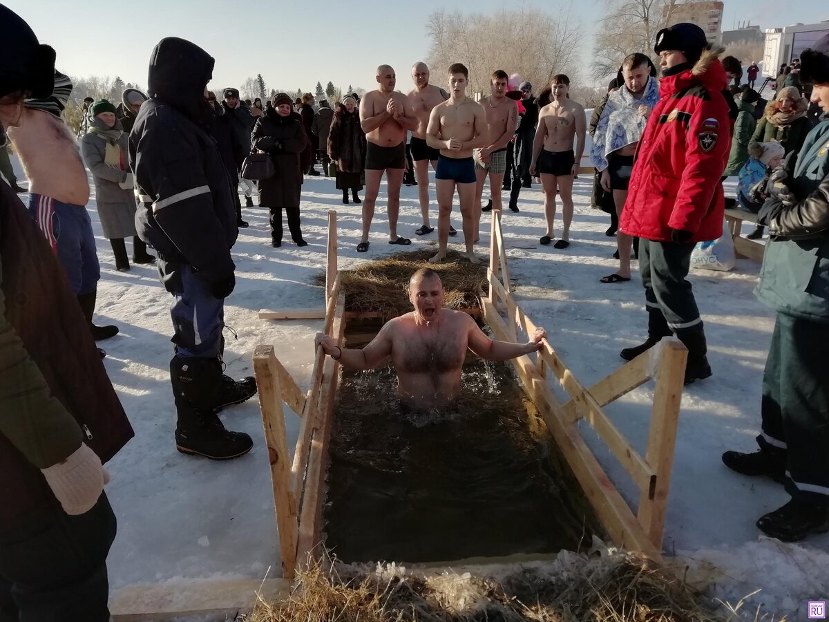 Фото крещение в проруби на крещение