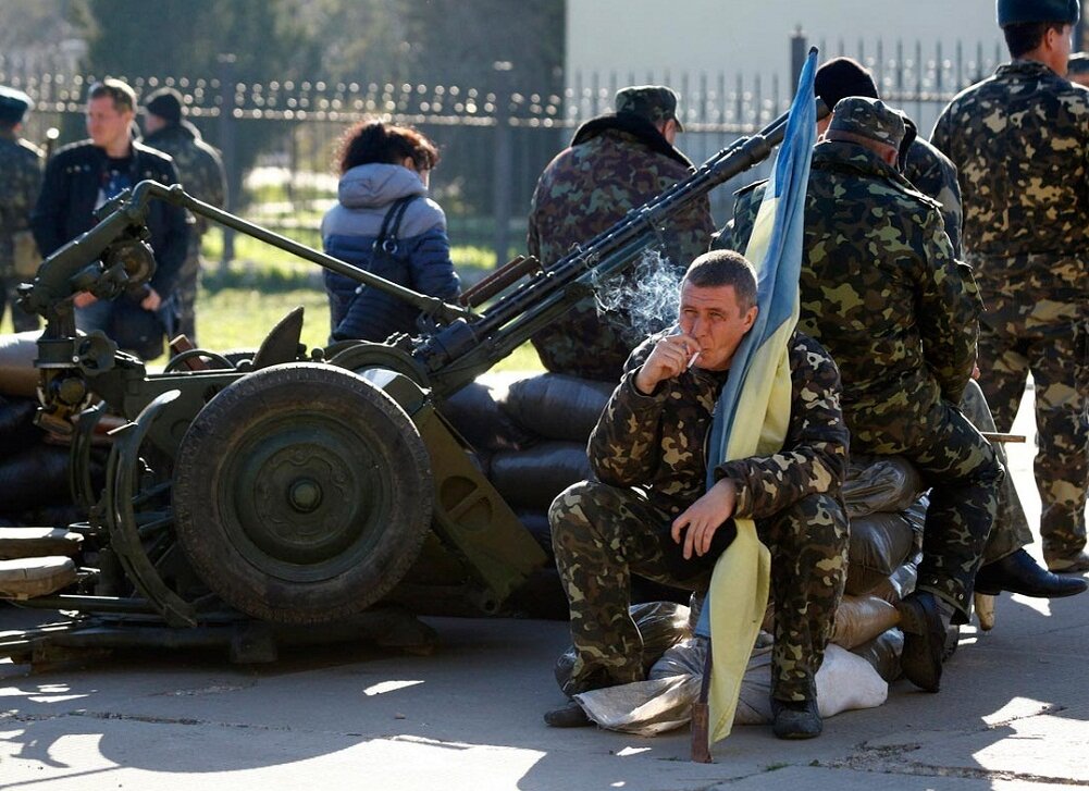 Украинские военные в Крыму